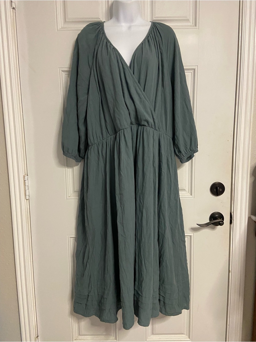 T44- LANE BRYANT Muted Sage Green Surplice Balloon Sleeve Midi Dress *PLUS SIZE